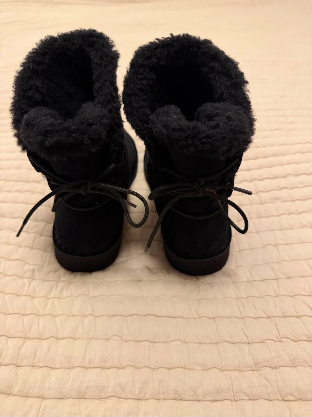 UGG Naiyah Black Suede Shearling Lace-Up Boots Size 5 – New